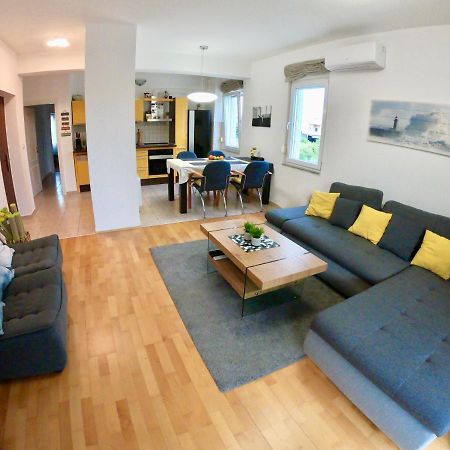 Sunny Apartment By The Beach Kastel Stafilic Exterior photo